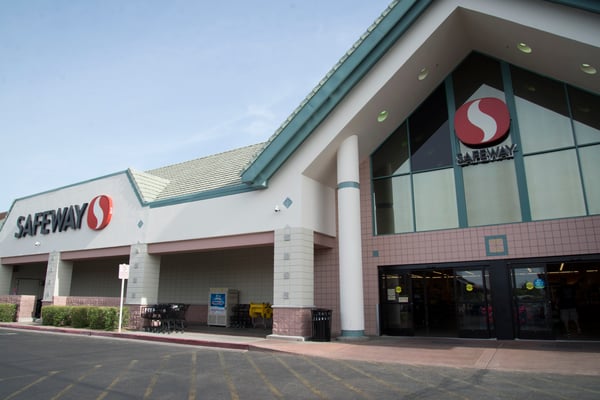 Safeway Store Front Picture at 810 E Glendale Ave in Phoenix AZ