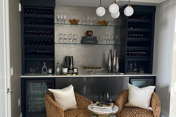 A stylish wine bar in shadow black with high gloss doors and a modern finish.