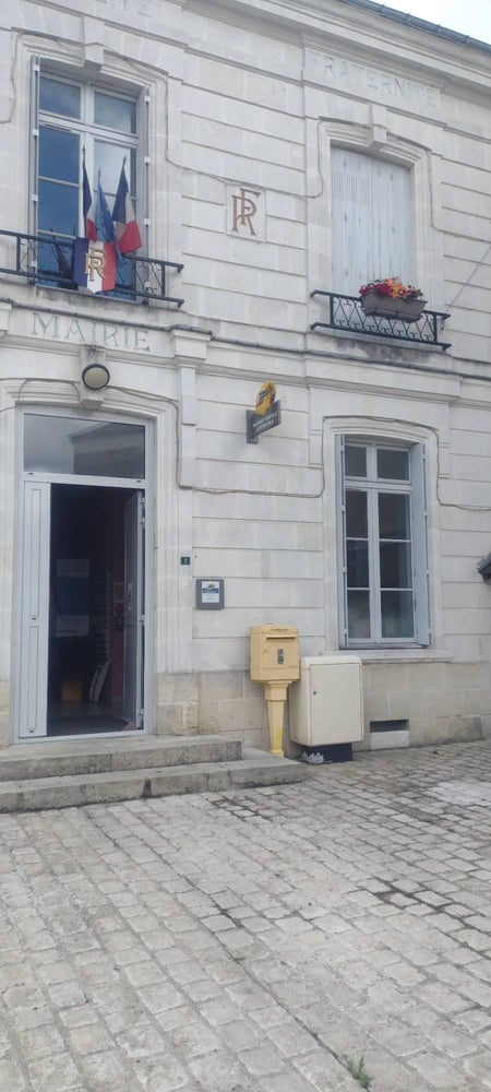 Photo du point La Poste Agence Communale CHARNIZAY Mairie