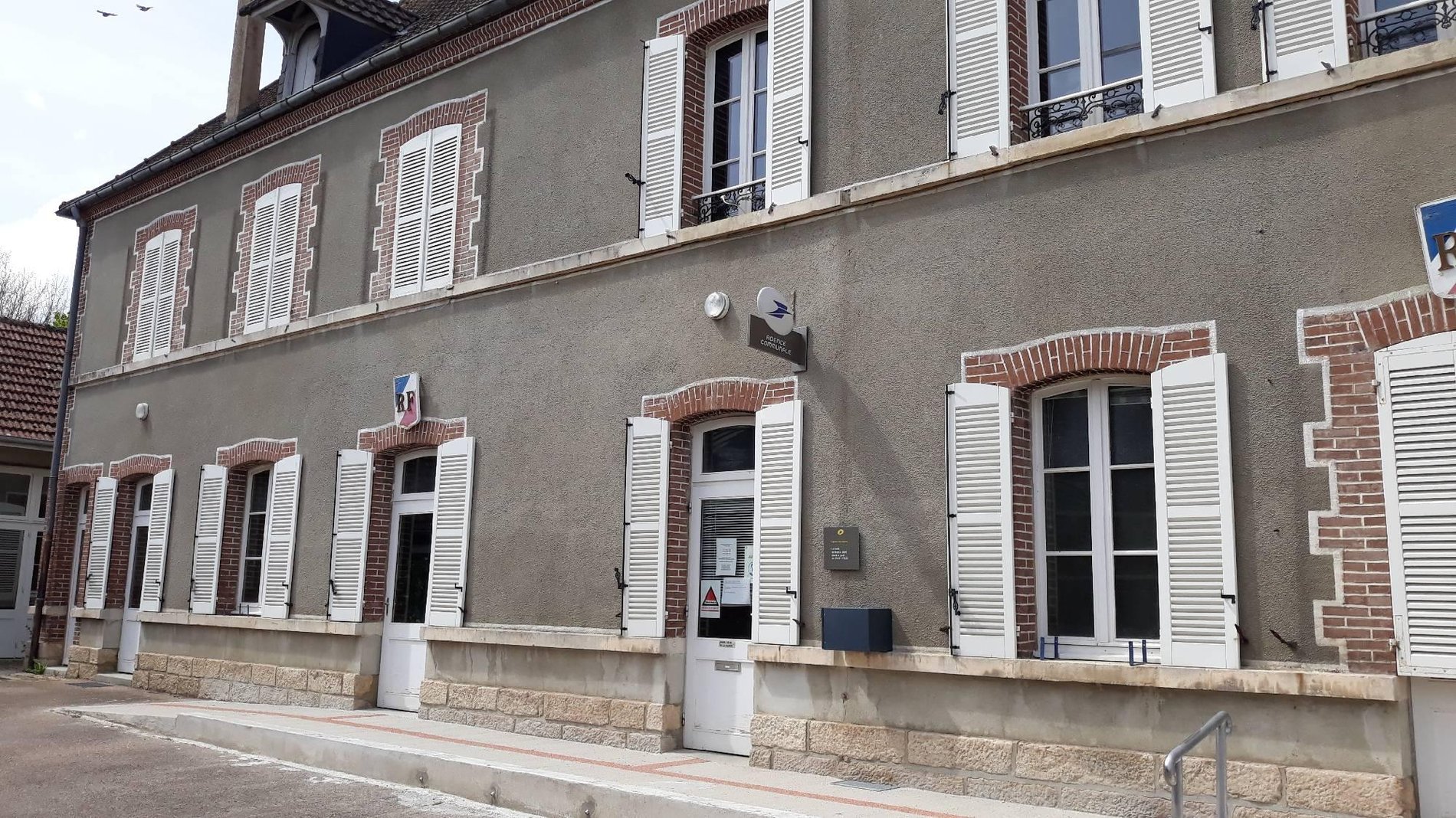 La Poste Agence Communale AIX VILLEMAUR PALIS Mairie (10190) La Poste