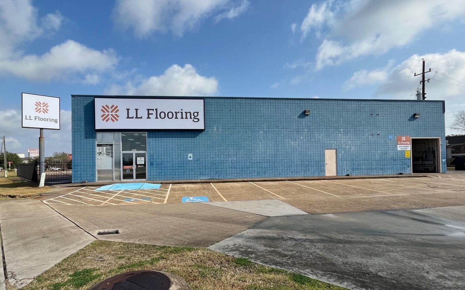 LL Flooring #1221 Stafford | 13911 Murphy Road | Storefront