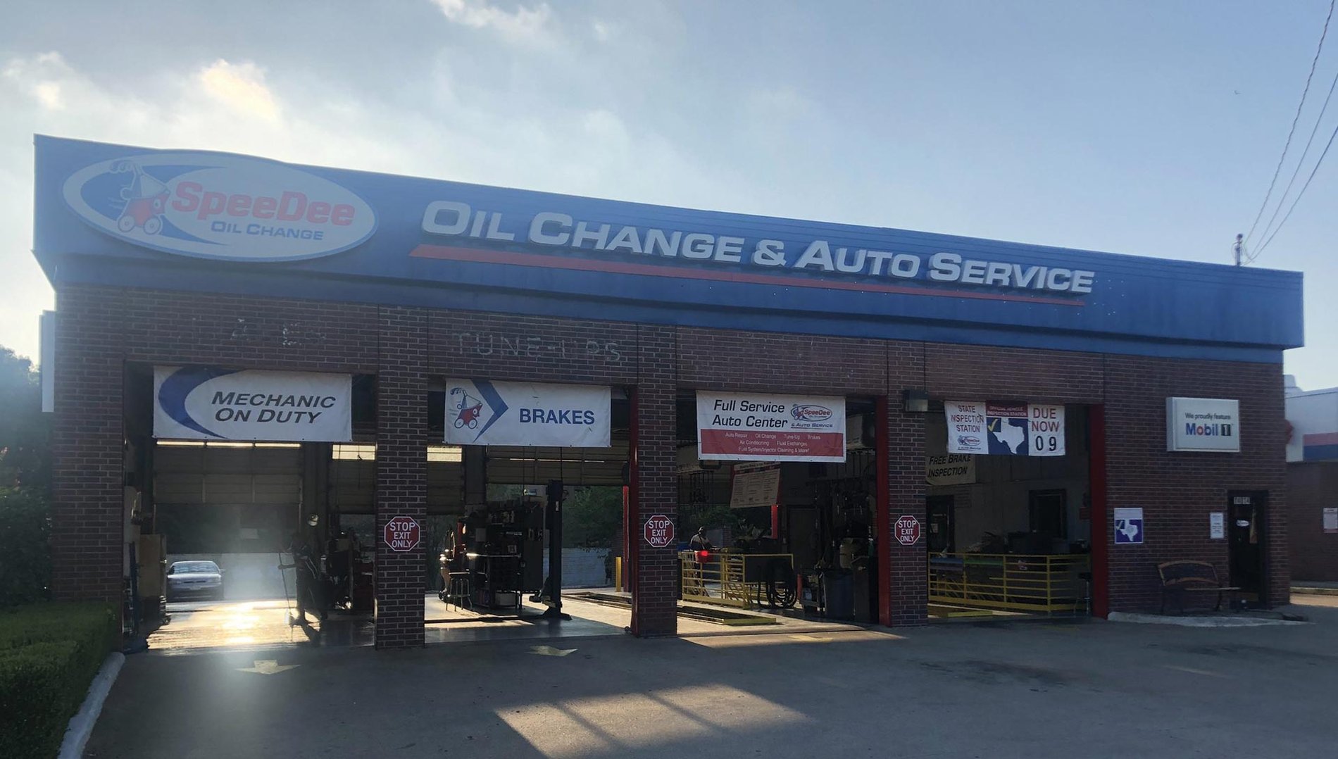 Oil Change & Auto Repair Near Me Montfort Dr, Dallas, TX SpeeDee Oil