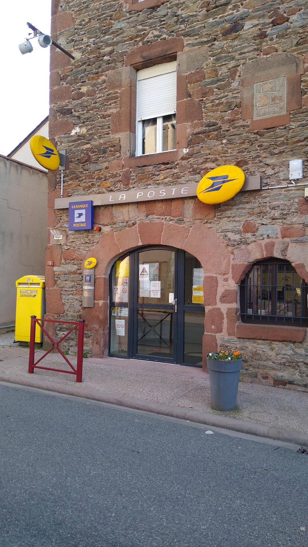 La Poste SAINT CYPRIEN SUR DOURDOU (12320) La Poste