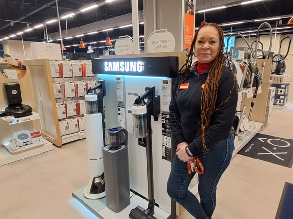 Conseiller Commercial, aspirateur balai, Dyson à Boulanger Publier-Thonon