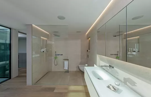 Badezimmer mit Naturstein