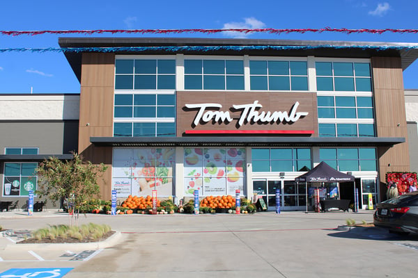 tom thumb store front photo