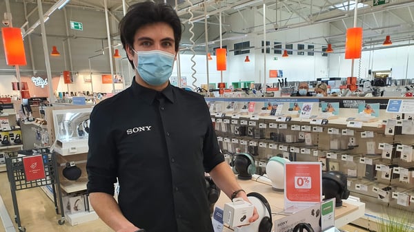 Tom notre ambassadeur Sony à Boulanger La Rochelle Angoulins