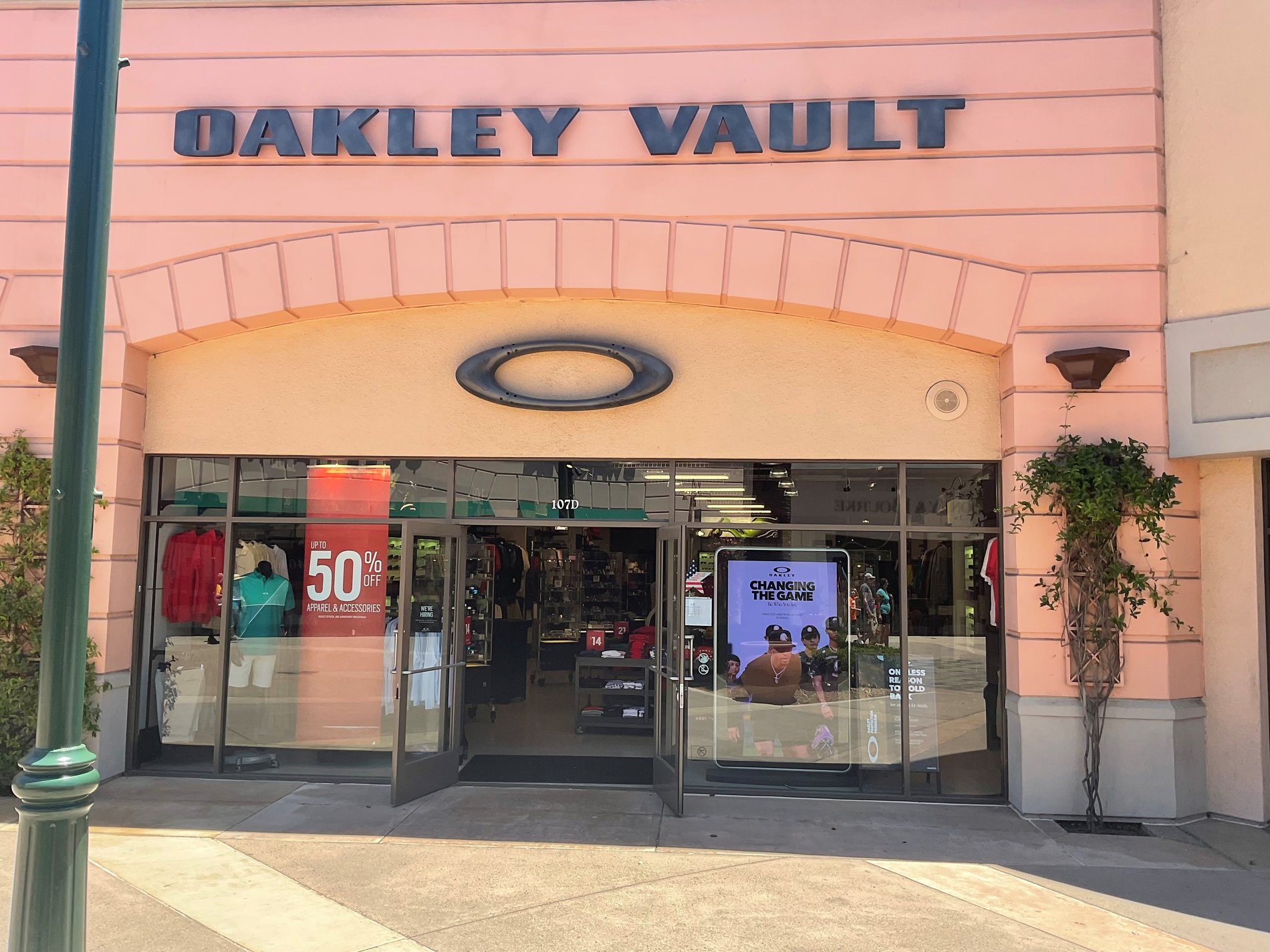 Oakley Vault, 301 Nut Tree Rd Vacaville, CA  Men's and Women's Sunglasses,  Goggles, & Apparel