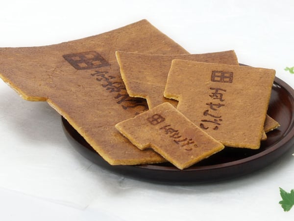 瓦せんべい（宗家くつわ堂）