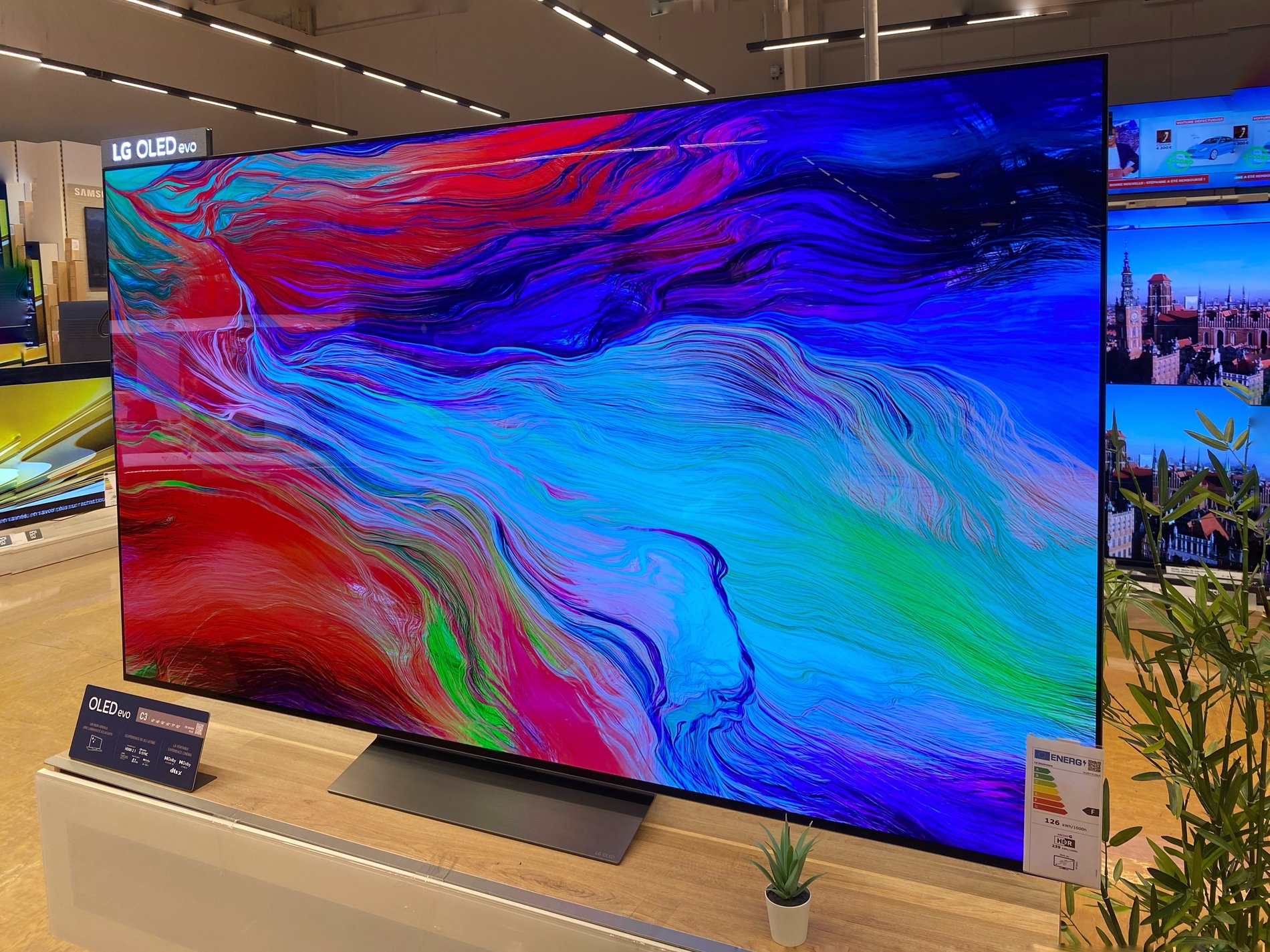 Boulanger Plan de Campagne, Téléviseur LG OLED
