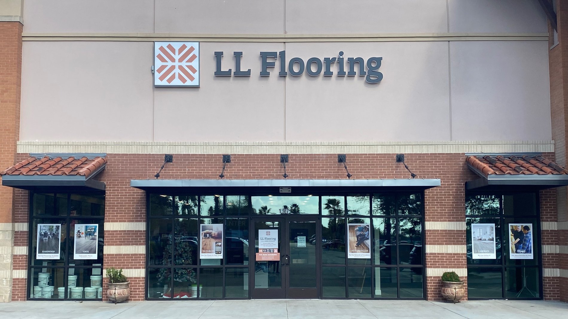 LL Flooring #1125 McAllen | 3300 West Expressway 83 | Storefront