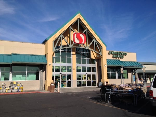 Safeway Store Front Picture at 601 S Pioneer Way in Moses Lake WA