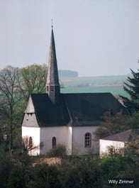 Die Obbornhofener Kirche wurde 1841/42 im barocken Stil erbaut, der Chorraum ist wesentlich älter (13. Jahrhundert, 1489/90 aufgestockt samt Chorturm als Dachreiter). Renovierung 2018/2019. Bemerkenswert ist die Kanzel aus dem Jahr 1652 und die Stuckdecke.