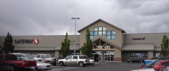 Safeway Store Front Picture at 905 E Meade Ave in Yakima WA