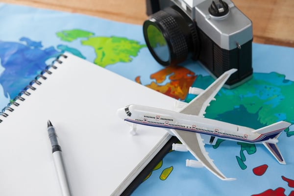 旅行用品と地図