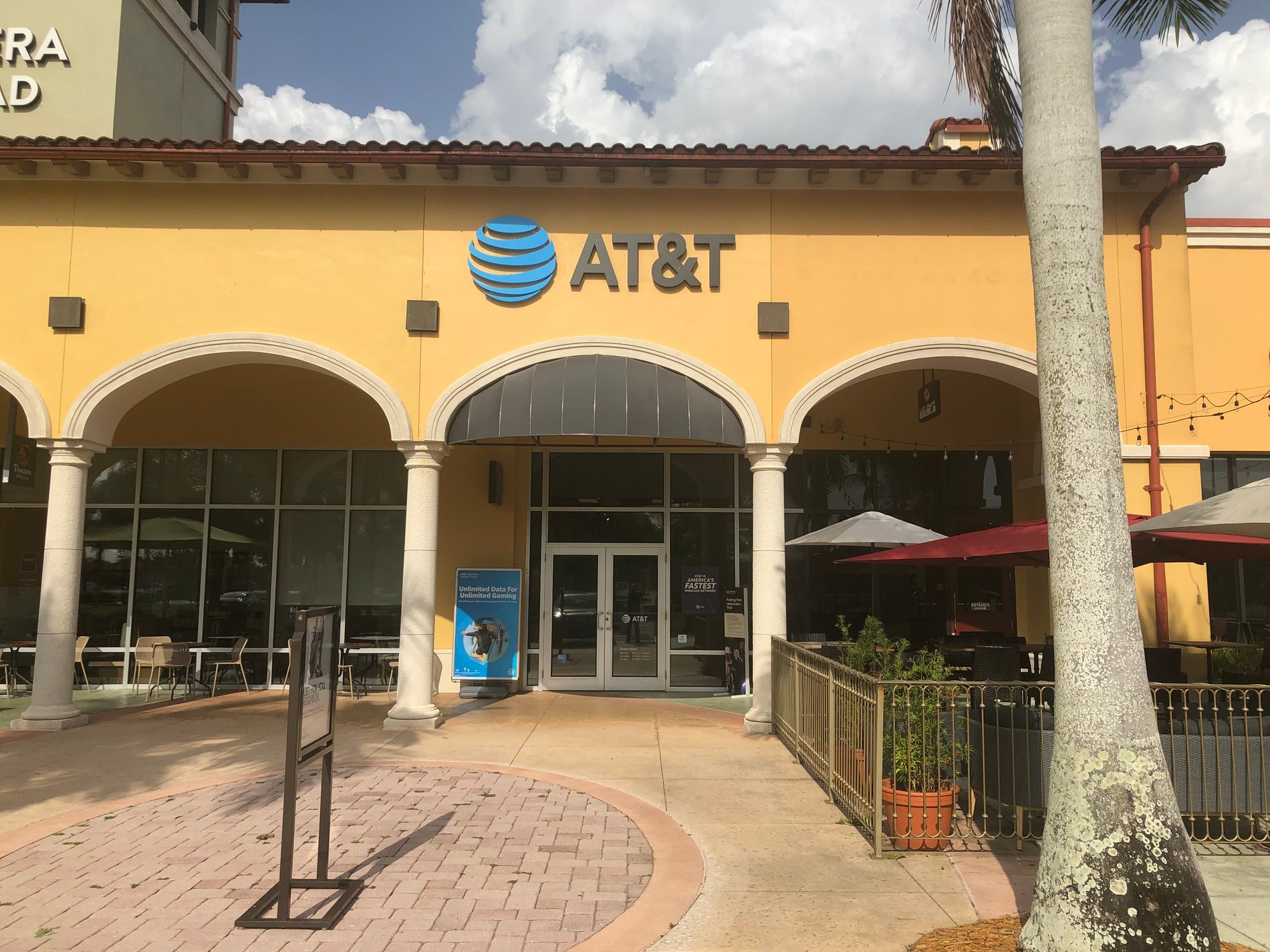 AT&T Store Coconut Point Estero, FL iPhone & Samsung Deals!