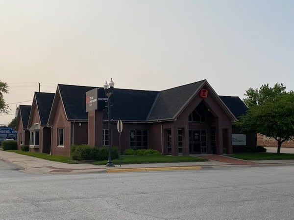 Exterior image of First Interstate Bank in Hamburg, IA.