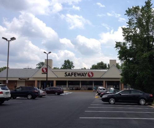 Safeway Store Front Picture at 7397 Lee Highway in Falls Church VA