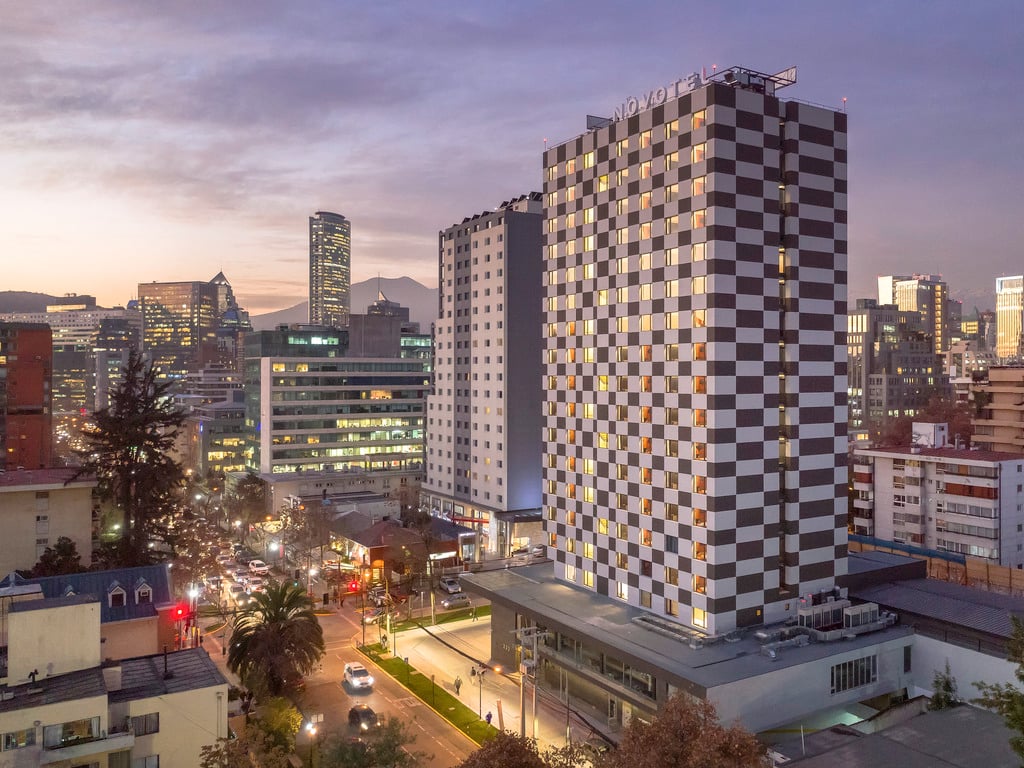 detalles local Volver a llamar Hotel en Santiago de Chile: Novotel para un fin de semana en familia o un  viaje de negocios en Santiago de Chile.