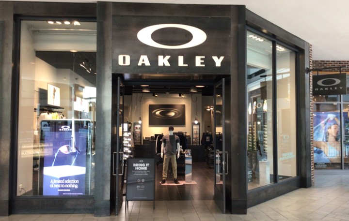 Oakley Store, 400 Commons Way Bridgewater, NJ | Men’s and Women’s ...