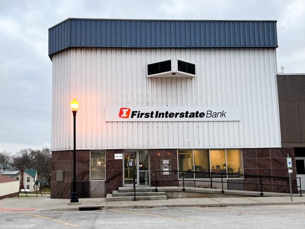 Exterior image of First Interstate Bank in Grant City, Missouri.