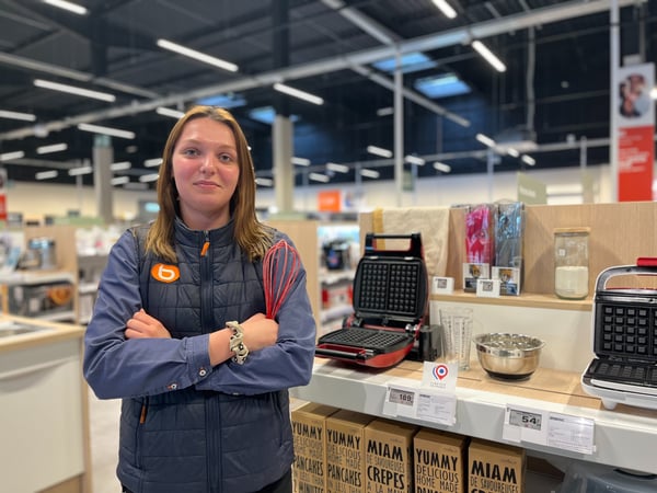 Justine conseillère service client magasin Boulanger Beauvais