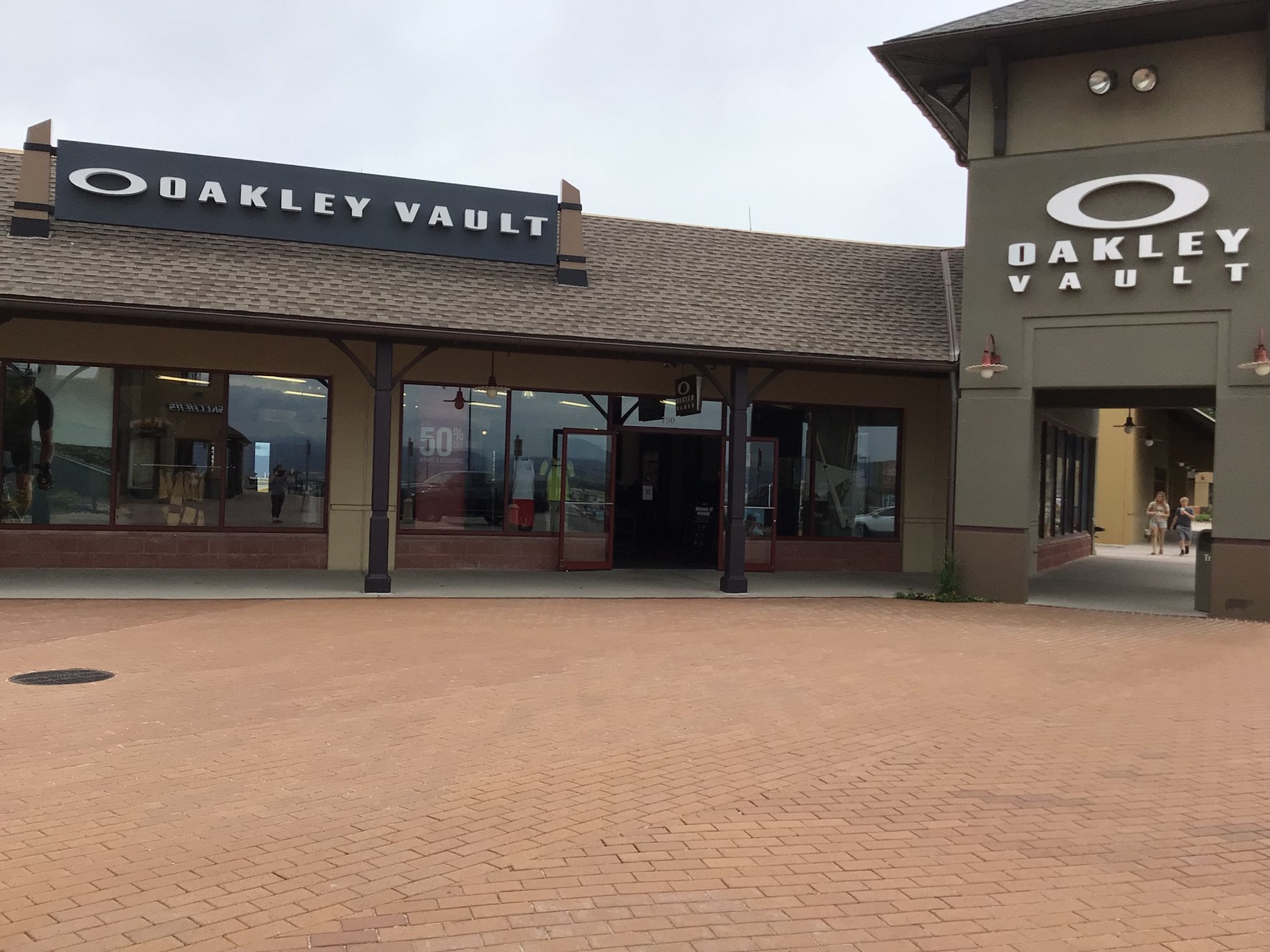 Oakley Vault, 80 Premium Outlet Blvd Merrimack, NH