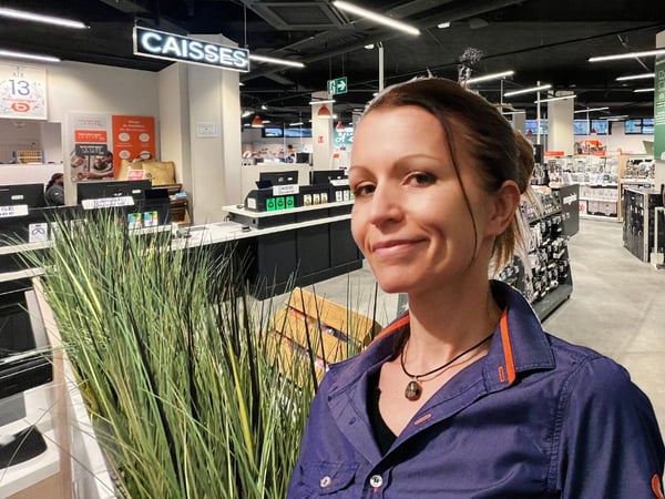 Stéphanie est la responsable service client du magasin  Boulanger Aix en Provence