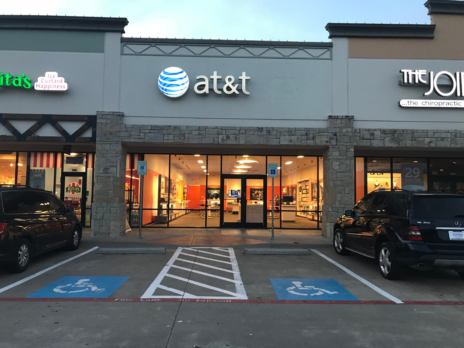 AT&T Store Twin Creeks Village Allen, TX