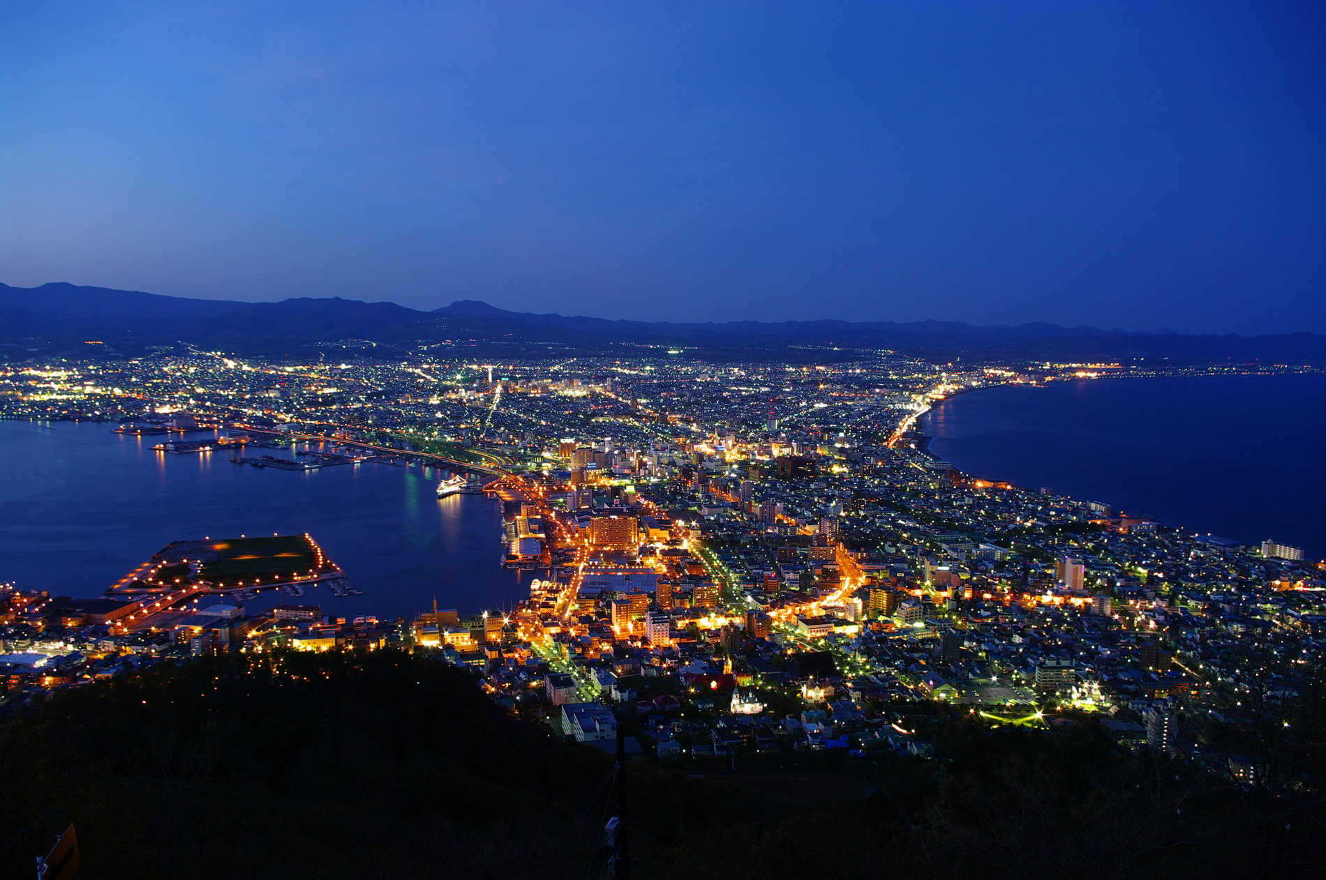 昼も夜も絶景 坂の美しい港町 函館を街歩き 北海道 Jtb