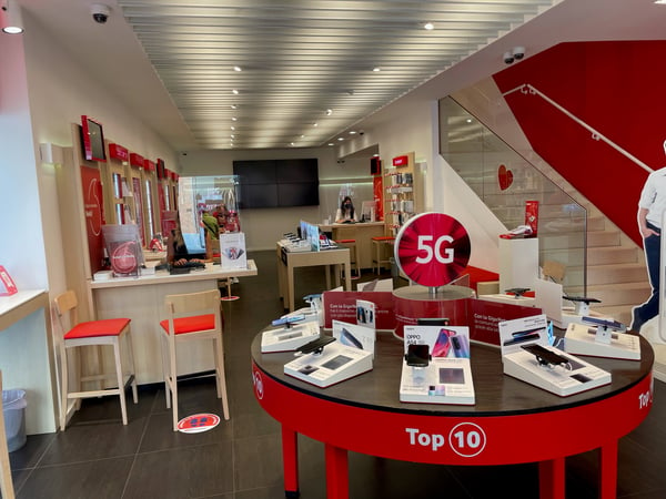 Vodafone Store | Via Roma