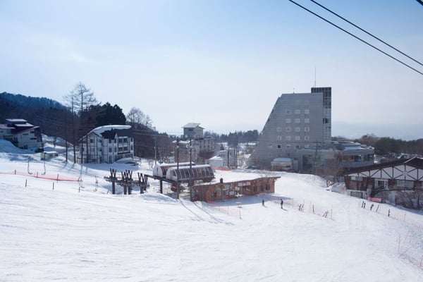 蔵王の雄大な自然に抱かれて、暮らすように過ごせる高原リゾート【山形県　たかみや瑠璃倶楽リゾート】