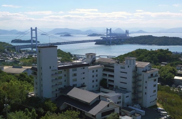 瀬戸大橋・瀬戸内海の大パノラマ、空中露天風呂が自慢の温泉ホテル【岡山県　WASHU BLUE RESORT 風籠】 | JTBリモートコンシェルジュ トラベルコンサルタントのおすすめ旅