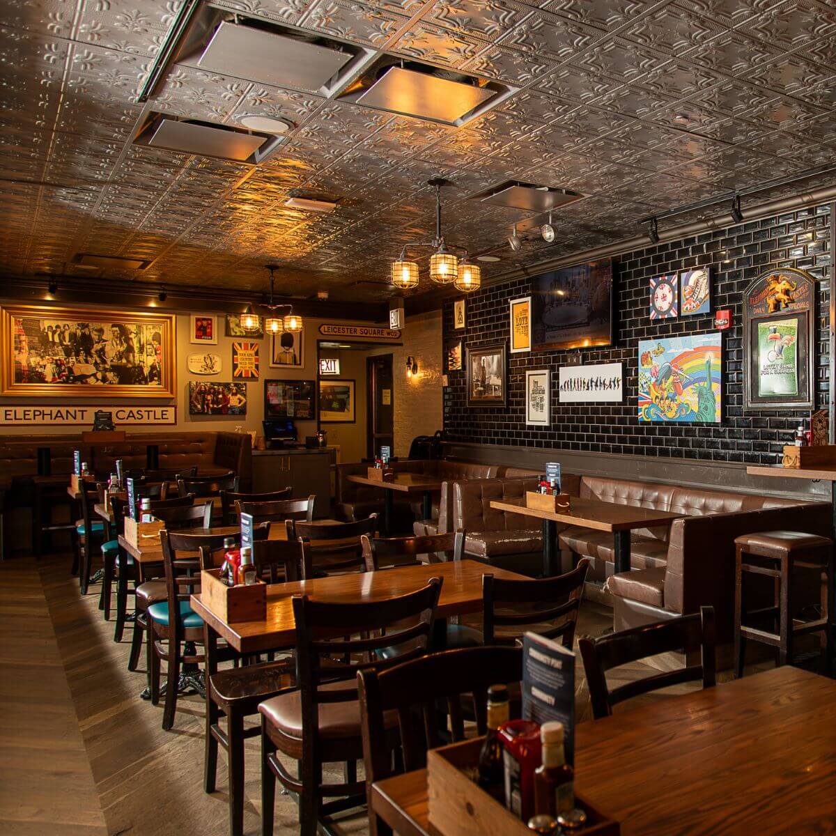 Elephant & Castle Chicago Adams Restaurant