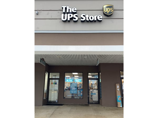Facade of The UPS Store Sterling Town Center Plaza