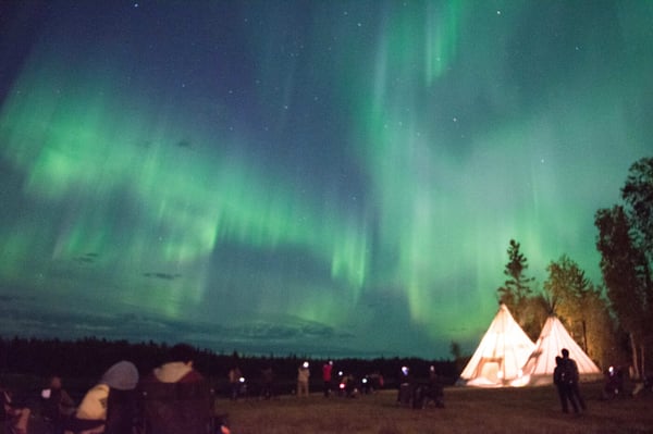 夜空に舞う奇跡！世界遺産級の感動をカナダで体験♡オーロラが誘う幻想の冬旅へ