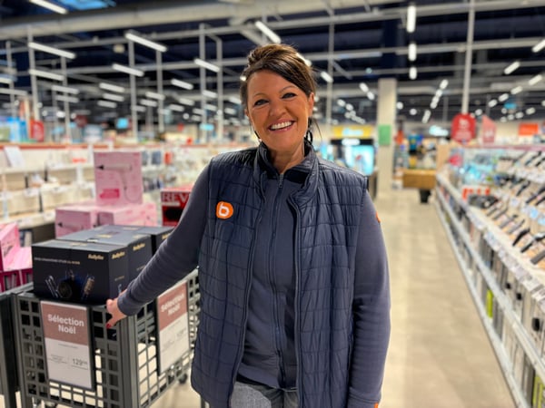 Stéphanie, vendeuse électroménager dans votre magasin Boulanger Englos