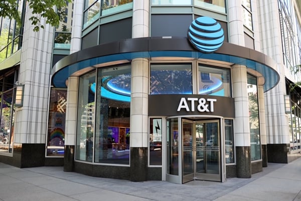 AT&T Store - North Michigan Avenue – iPhone SE w/ Curbside Pickup ...