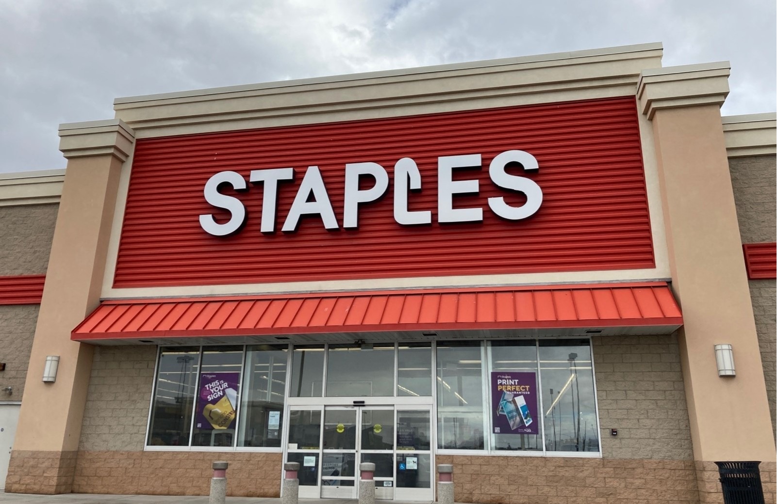 Staples store 2024 near me