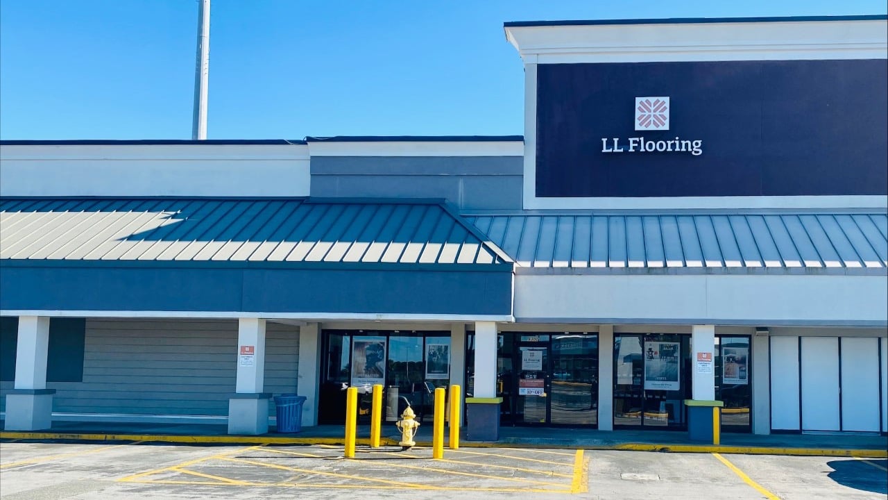 LL Flooring #1291 East Jacksonville | 9300 Arlington Expressway | Storefront