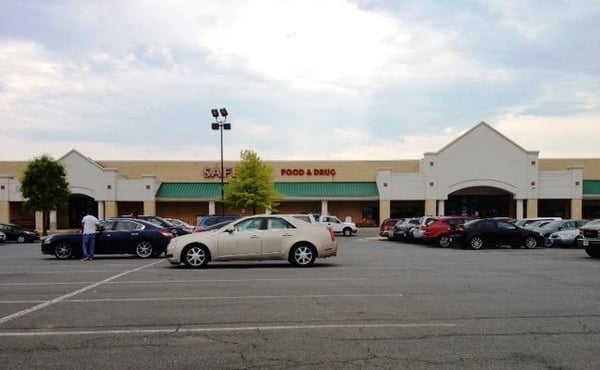 Safeway Store Front Picture at 22350 S Sterling Blvd in Sterling VA