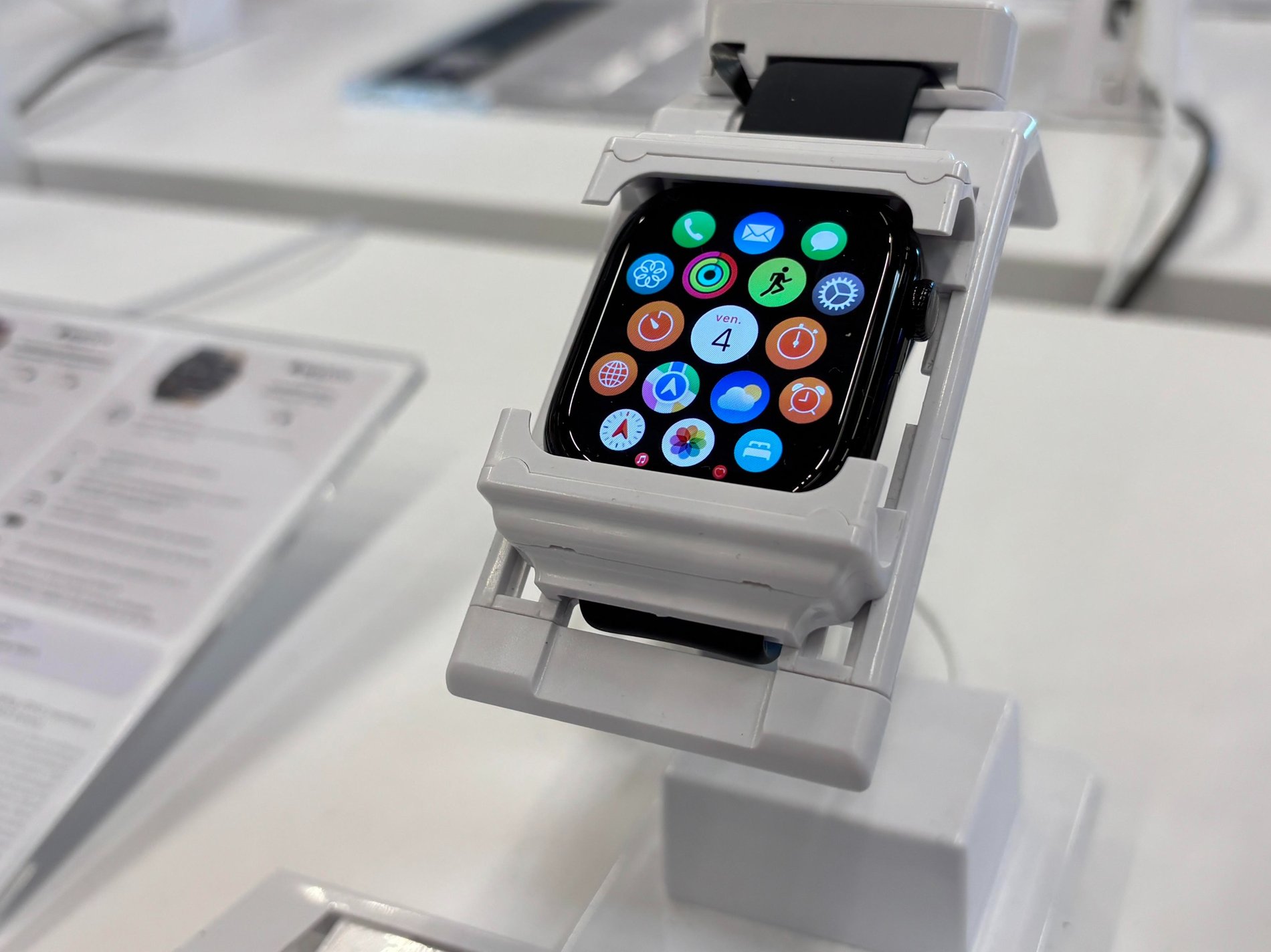 Montre connectée APPLE WATCH Serie 10 46mm Alu/Noir Loop