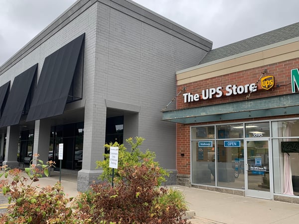 Facade of The UPS Store Lake Orion