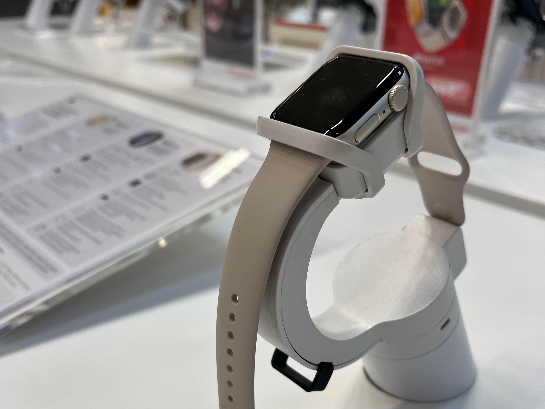 ZOOM sur l'Apple Watch Serie 9 et Ultra 2 chez Boulanger Sainte-Geneviève-des-Bois ZAC de la Croix-Blanche