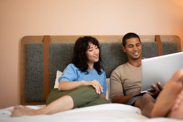 Couple researching how to turn on electricity and natural gas in Minneapolis