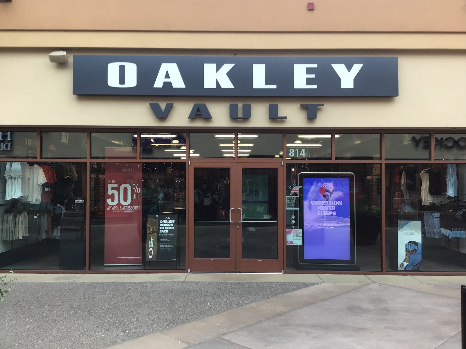 What are Oakley Vault locations?