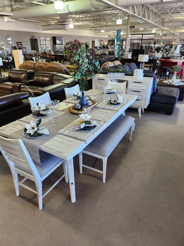 Slumberland Furniture Store in Grand Island,  NE - Dining Vignette