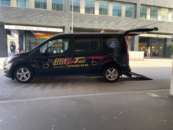 Bahnhof Aarau - Taxi / Blitz Taxi Aarau  / Rollstuhl Taxi  mit Rampe