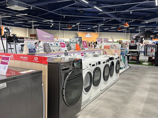 🔌 Espace Électroménager – Boulanger Orléans Saran
Découvrez un large choix d’appareils électroménagers pour toute la maison : réfrigérateurs, lave-linge, fours, aspirateurs, petits électros et bien plus.
Nos experts sont là pour vous guider vers les meilleures solutions, alliant performance et design.

📍 Rendez-vous en magasin, au cœur de l’univers électroménager chez Boulanger Orléans Saran.