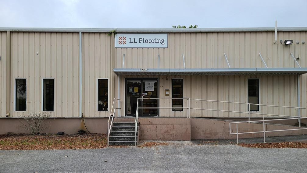 LL Flooring #1176 Plant City | 4017 South Frontage Road | Storefront